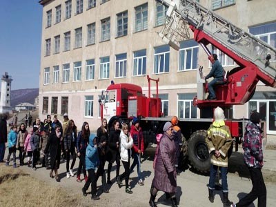 В Нижнем Новгороде экстренно эвакуируют детей из школ