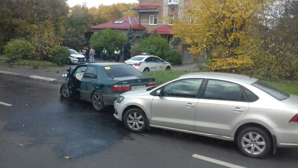 Массовая авария произошла на улице Родионова