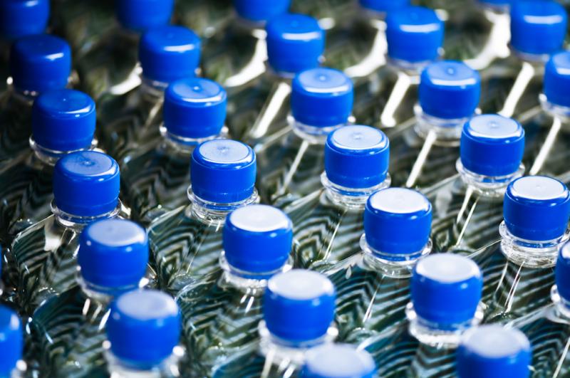 Нижегородец организовал подпольный бизнес по продаже бутилированной воды под видом продукции известной торговой марки