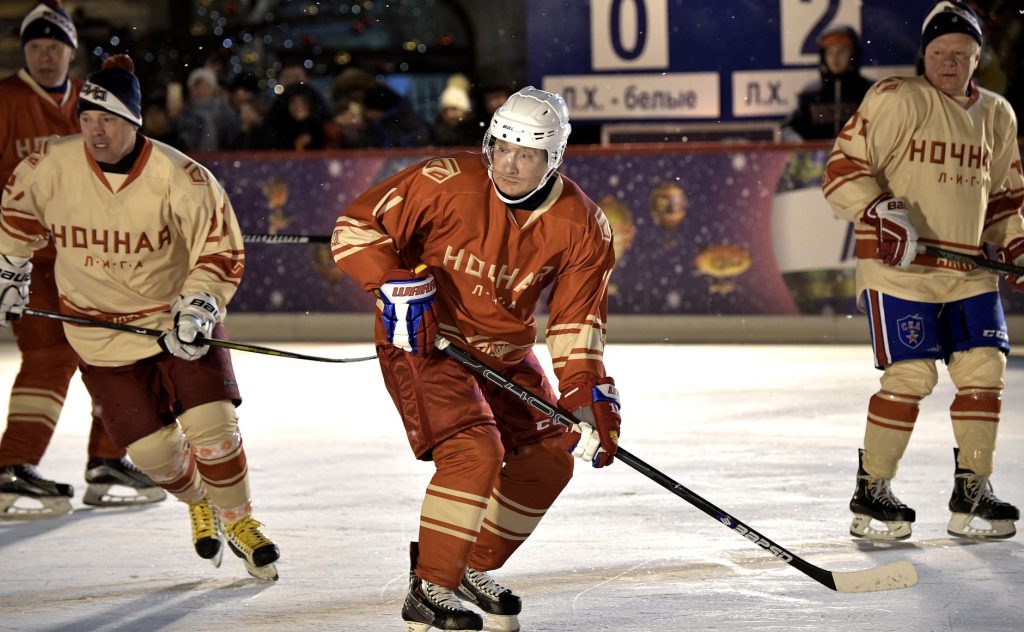 Президент на льду. Владимир Путин сыграл в хоккей на Красной площади (фото)