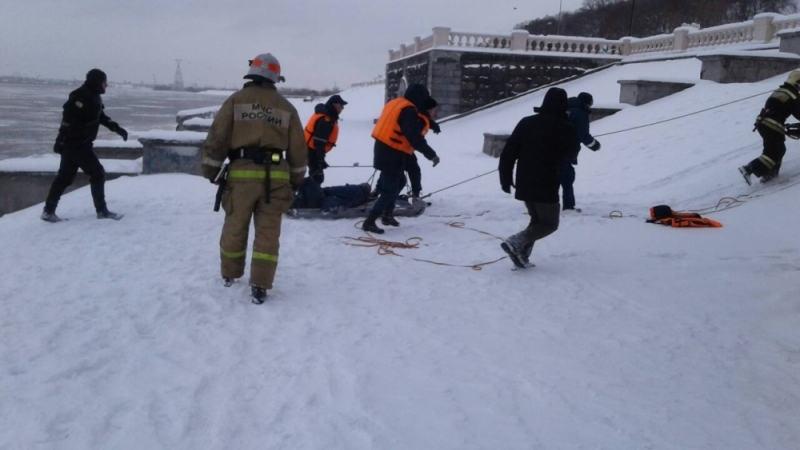 Нижегородец упал с Канавинского моста на лёд и выжил (видео)