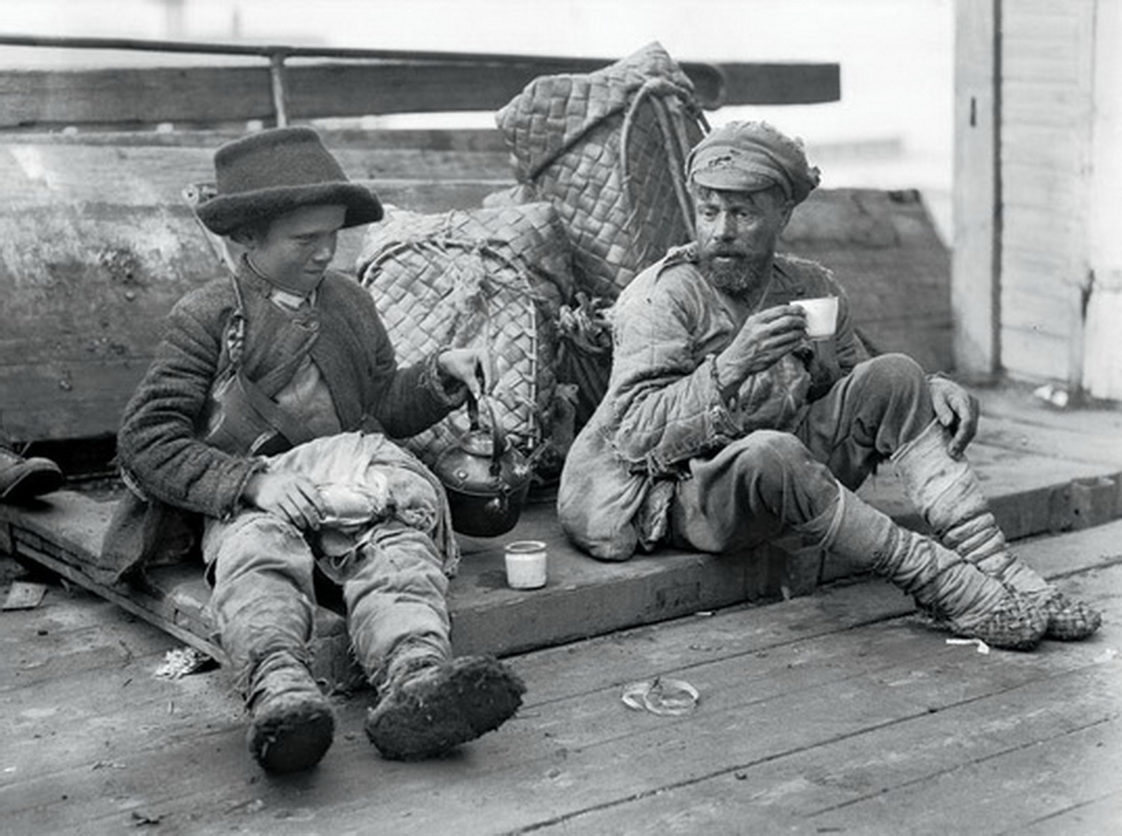 95 год фото. Аркадий Шайхет фотограф. Снимок Аркадия шайхета. Аркадий Шайхет, лампочка Ильича (1925).