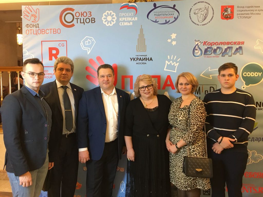 Трех нижегородских отцов отметили на конкурсе «Папа года»
