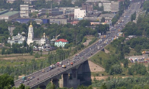 Режим работы светофора изменили на съезде с Мызинского моста