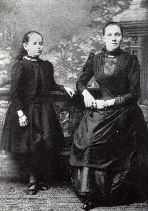 Мать Анны Павловой - Любовь Федоровна Павлова (с дочерью)