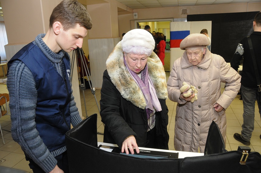 «Двадцать минут стояли в очереди, чтобы получить бюллетень». Как проходят выборы Президента в Нижнем Новгороде