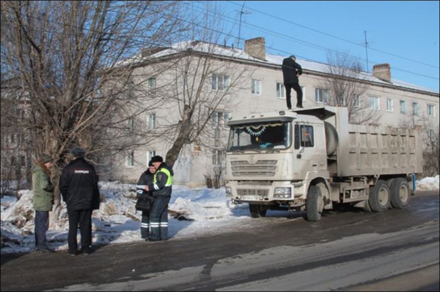 В Балахне был задержан грузовик, перевозивший около 6 тонн опасных веществ, без сопроводительных документов