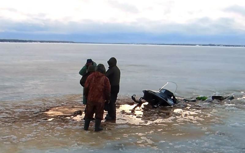 Отчаянный рыбак застрял на льдине в Нижегородской области