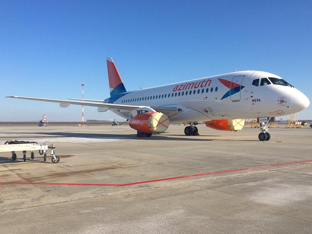 Самолет 5 лет. SSJ-100 самолет Азимут. Сухой Суперджет Азимут. Сухой Суперджет 100 Азимут. Самолет Суперджет Азимут.