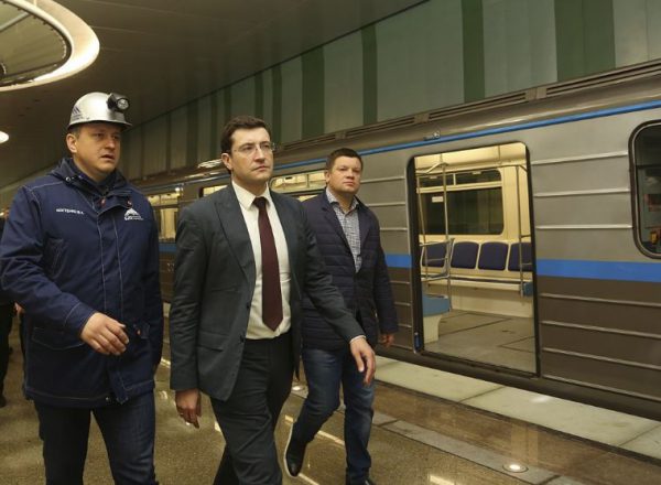 Глеб Никитин проехал на тестовом поезде метро от станции «Московская» до станции «Стрелка»
