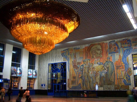 Стала известна судьба люстры, которую сняли во время реконструкции «Московского вокзала»