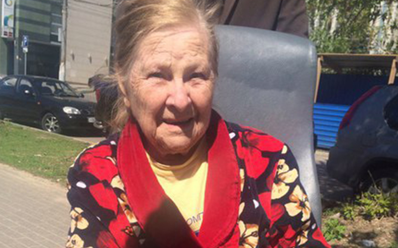 Найдена бабушка в тапочках и халате. В Нижнем Новгороде ищут родственников потерявшейся пожилой женщины