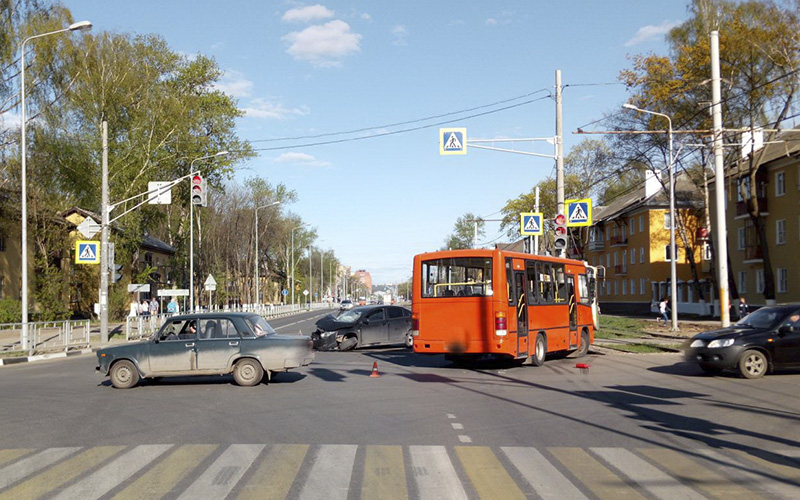 Восемь человек пострадали в ДТП с пригородным автобусом в Нижнем Новгороде