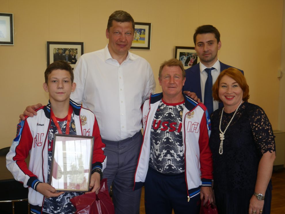 Сергей Панов наградил серебряного призера юношеского первенства Европы по греко-римской борьбе