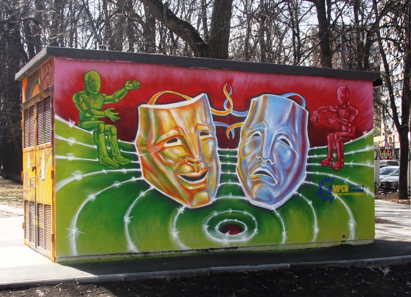 Энергично раскрасили. Трансформаторную подстанцию украсили масками в центре Нижнего Новгорода