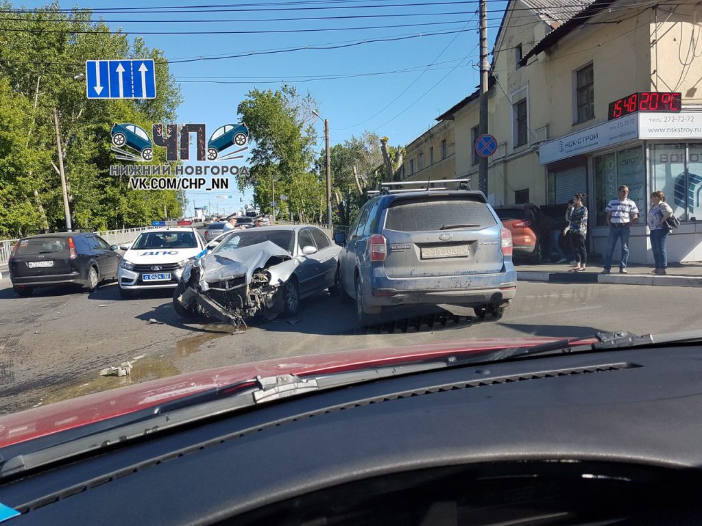 Две автоледи не поделили дорогу в Нижнем Новгороде
