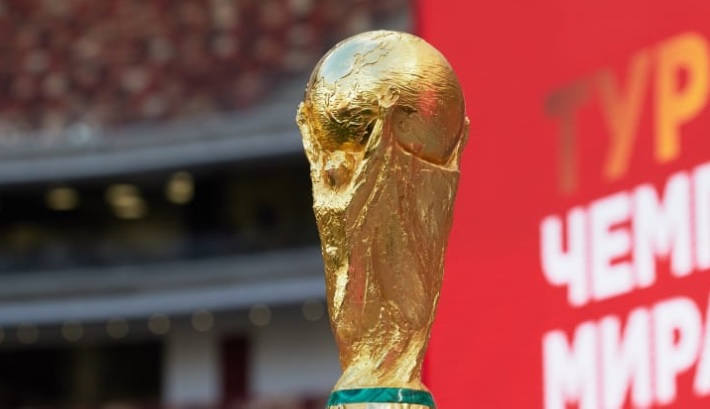 6 кг золота. Кубок Чемпионата мира по футболу FIFA доставили в Нижний Новгород