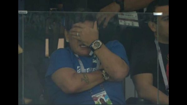 Какая боль, какая боль. Марадона расплакался от горя во время матча Аргентина-Хорватия