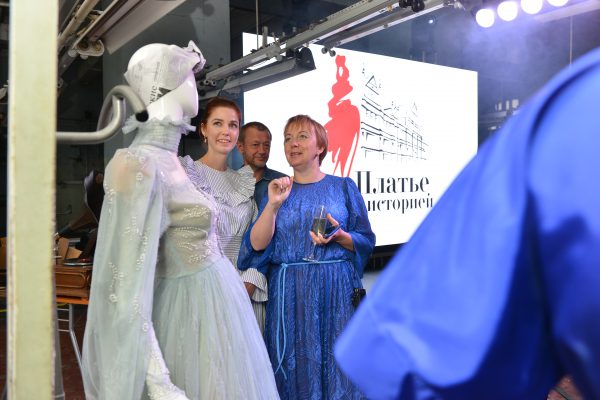 Оксана Федорова, Наталья Водянова и Алена Ахмадуллина привезли в Нижний Новгород самые дорогие для них платья