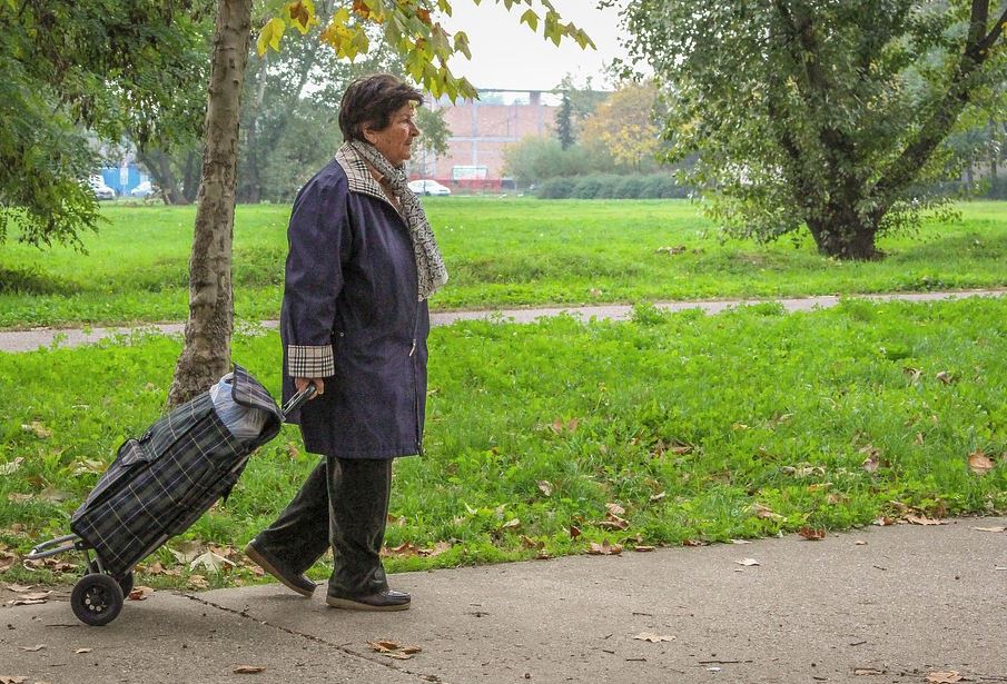 Выпившая нижегородка уснула на улице и попала под арест за нарушение режима самоизоляции