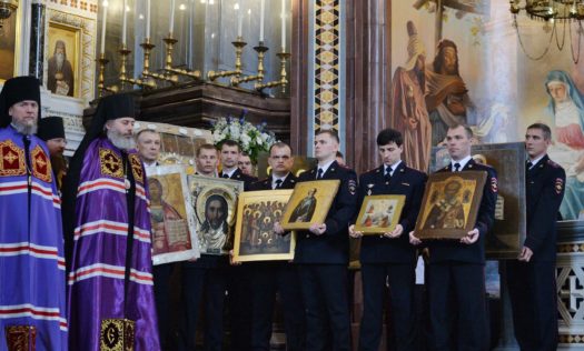 Владимир Колокольцев передал РПЦ украденные из Макарьевского монастыря иконы