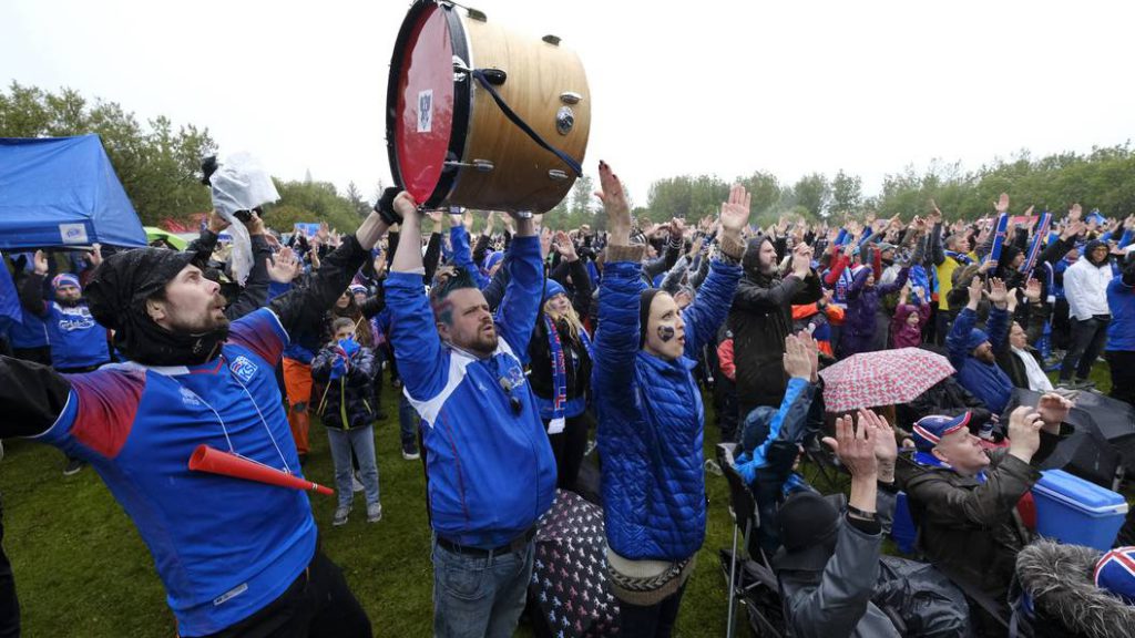 Викинги жгут! Исландцы поют «Калинку»