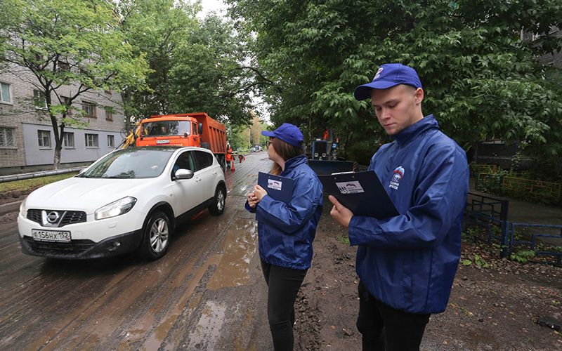 Активисты «Единой России» проверили ход ремонта дорог в Московском район