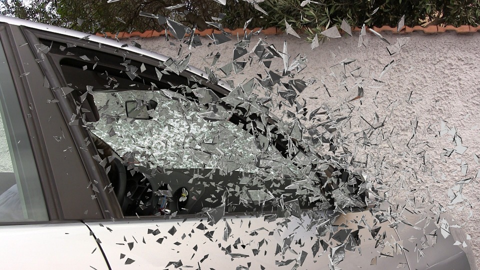 Нижегородец из мести разбил стёкла в машине знакомой
