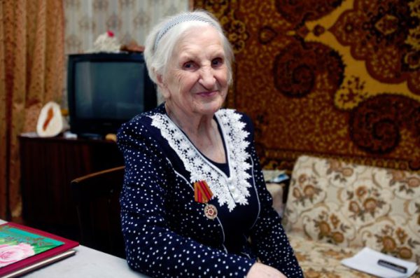 Спина прямая, туфли на каблуке. 101-летняя нижегородка раскрыла секрет долголетия