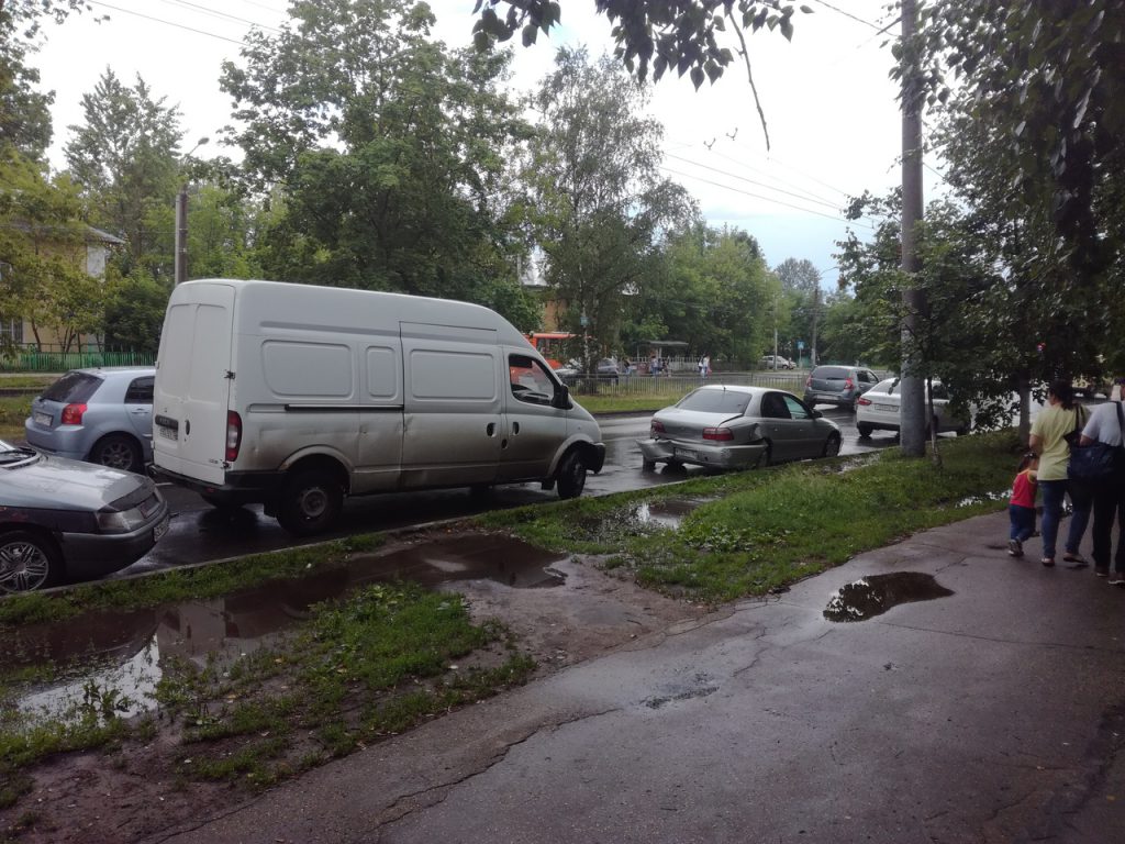 Свадьба с ДТП: праздничный кортеж попал в массовую аварию в Нижнем Новгороде