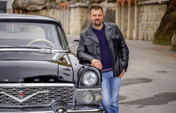 «Чайка» в картинках. Врач из Кишинёва продал машину, чтобы написать книгу о легендарном горьковском автомобиле