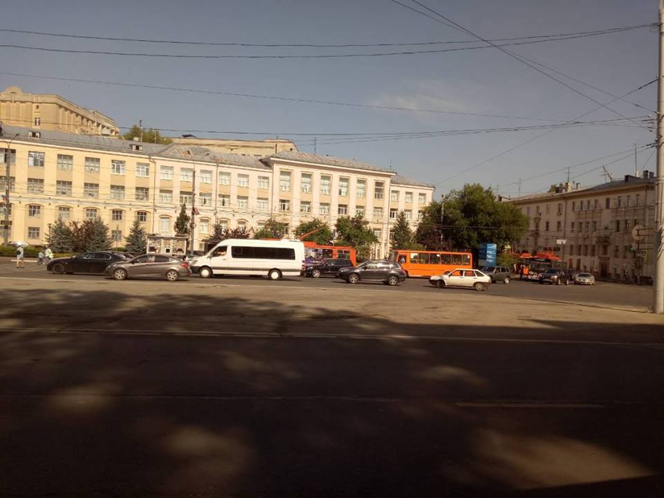 В центре Нижнего Новгорода встали троллейбусы