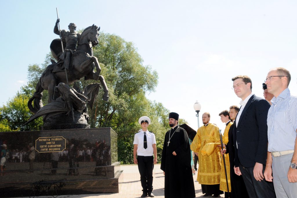 Новая площадь Георгия Победоносца открылась на Бору