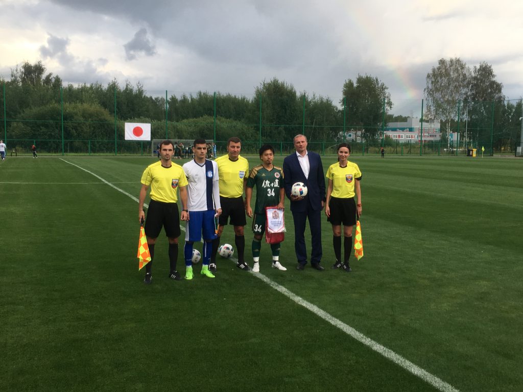 Дмитрий Сватковский встретился с японскими студентами-футболистами
