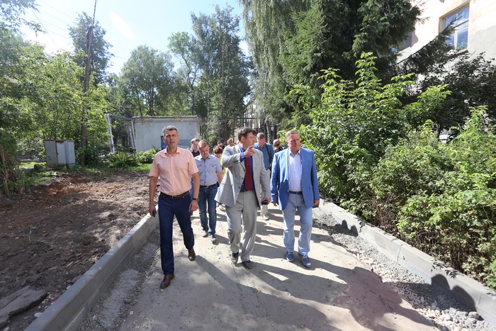 Активисты «Единой России» проверили качество ремонтных работ дворовых территорий в Советском районе