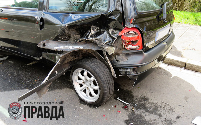 Автоледи на «Мерседесе» протаранила два автомобиля под Нижним Новгородом