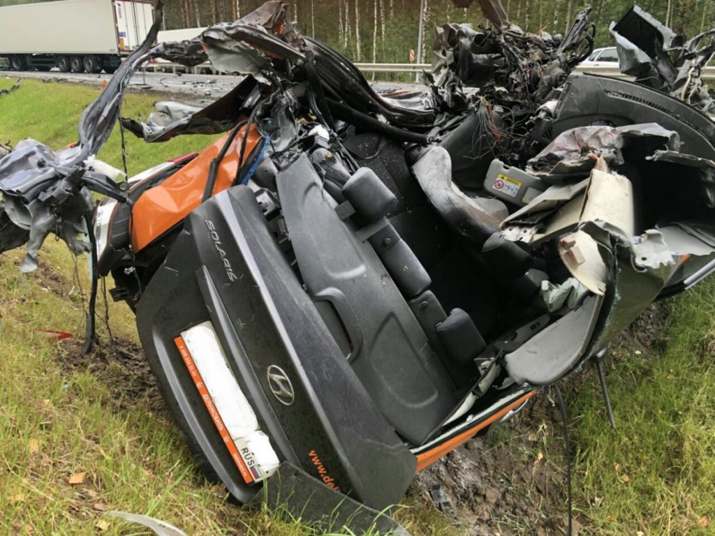 Делимобиль» разорвало на части. Молодой водитель погиб в страшном ДТП под  Нижним Новгородом | Нижегородская правда