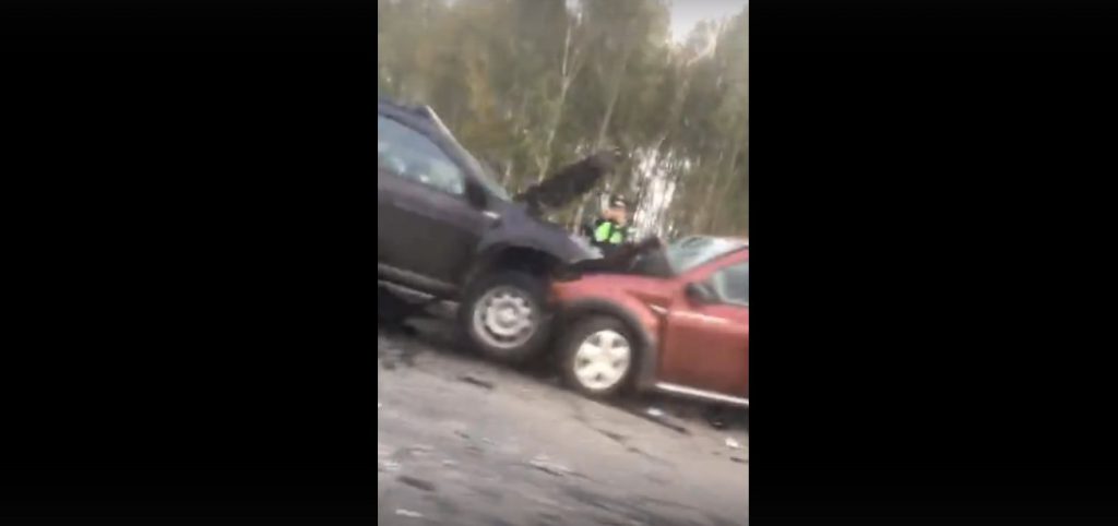 Две иномарки столкнулись лоб в лоб на Богородской трассе (видео)