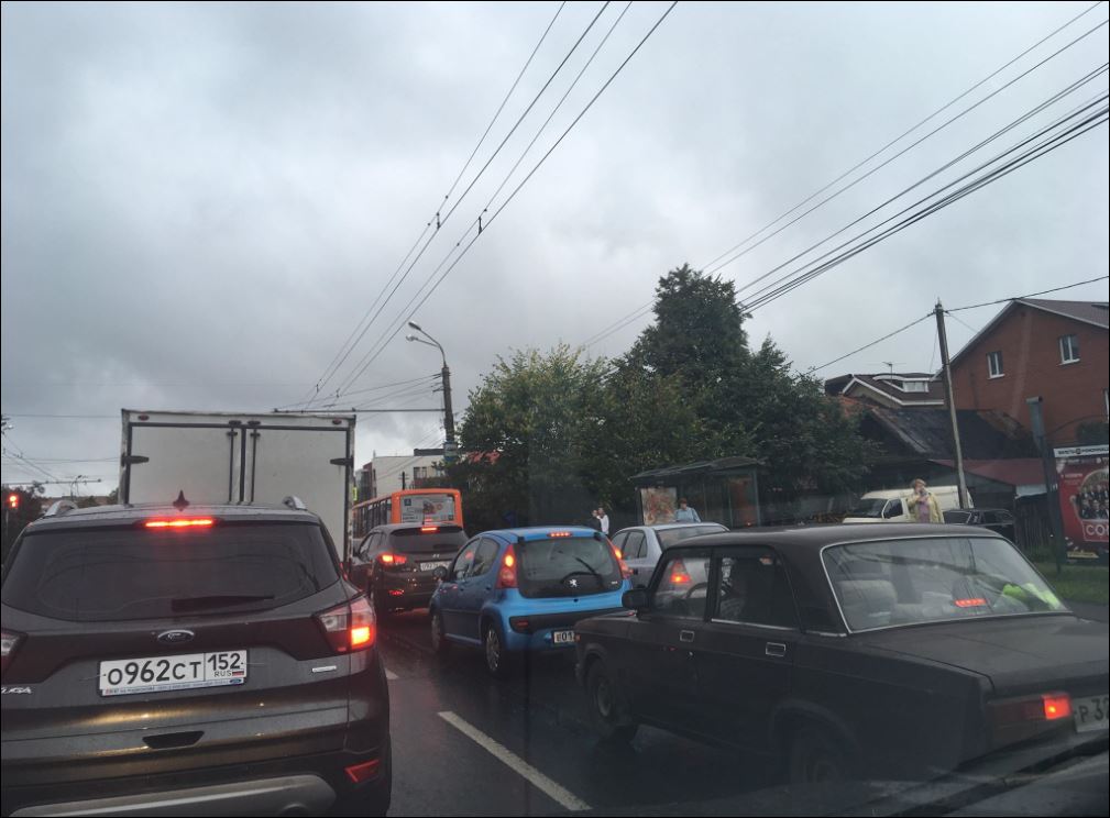 Город встал. 7‑балльные пробки сковали Нижний Новгород (видео)