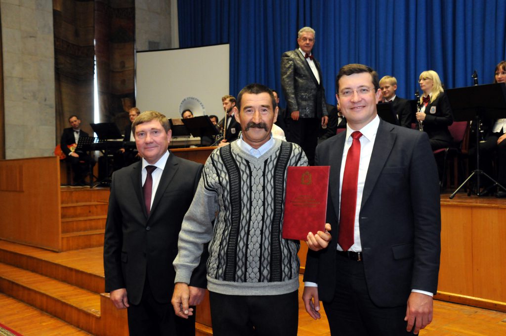 Глеб Никитин вручил награды за заслуги в развитии АПК работникам сельского хозяйства и перерабатывающей промышленности