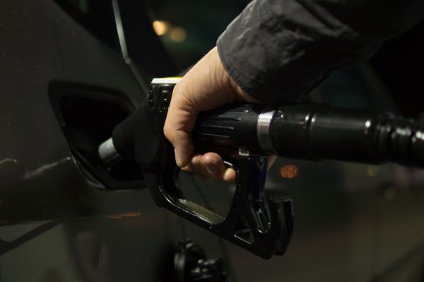 Правда или ложь: в России вырастут цены на бензин?