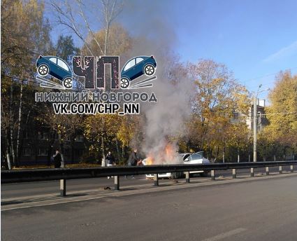 Элитная иномарка загорелась на проспекте Героев (видео)