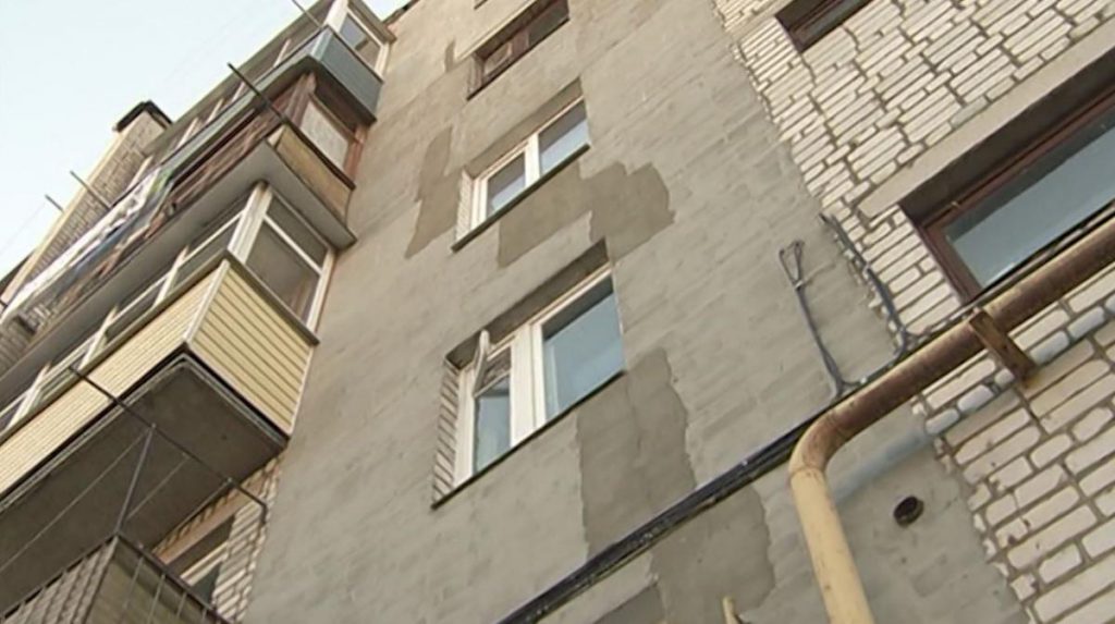 Стенка на стенку. Жители дома в Городце уверены: их дом треснул из-за перепланировки цоколя
