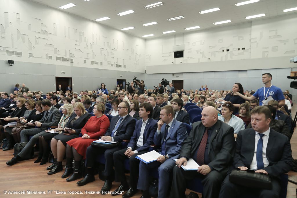 Владимир Панов потребовал, чтобы главы районов и ДУКов реагировали на обращения жителей без промедления