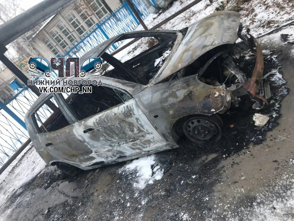 «Пятая машина за неделю в Сормово». Неизвестные сожгли иномарку в Нижнем Новгороде