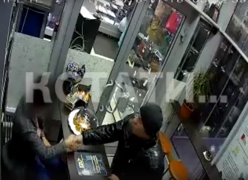 Нижегородскую кофейню обокрал гипнотизер (видео)