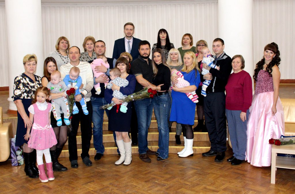 Многодетных родителей поздравили с Днем матери в Нижегородской области