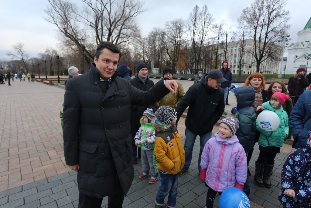 В День народного единства Денис Москвин провел экскурсию по Нижегородскому Кремлю для многодетных семей
