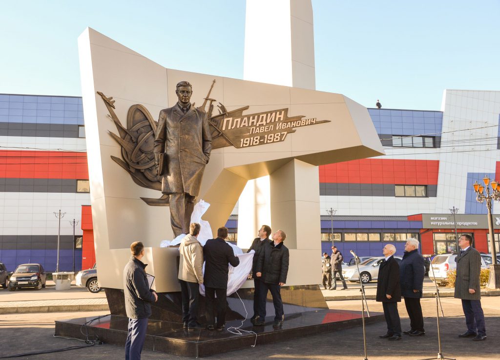 Памятник Почетному гражданину Арзамаса Павлу Ивановичу Пландину торжественно открыли в Арзамасе