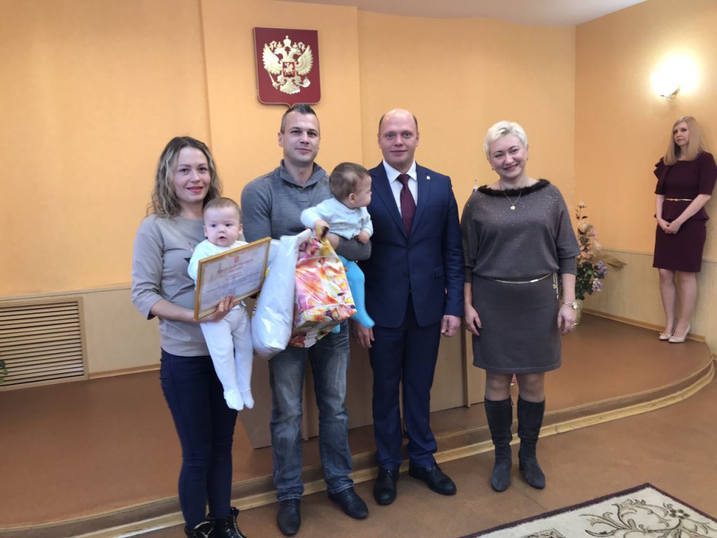 Многодетных родителей Канавинского района поздравили с Днем матери